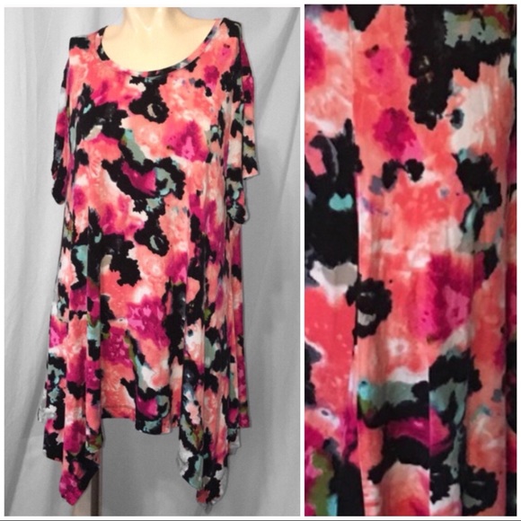 Chelsea & Theodore Tops - Chelsea & Theodore Sharkbite Tunic Floral Tunic